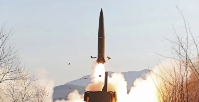 或者朝鲜发射洲际导弹，日本防御阶段:射程可达15000公里，覆盖美国本土