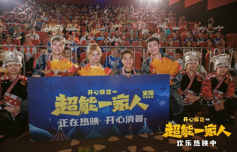 侯梦莎:因为军旅剧的热播,她的搭档吴京很受欢迎,演员的丈夫毛毅也很开心