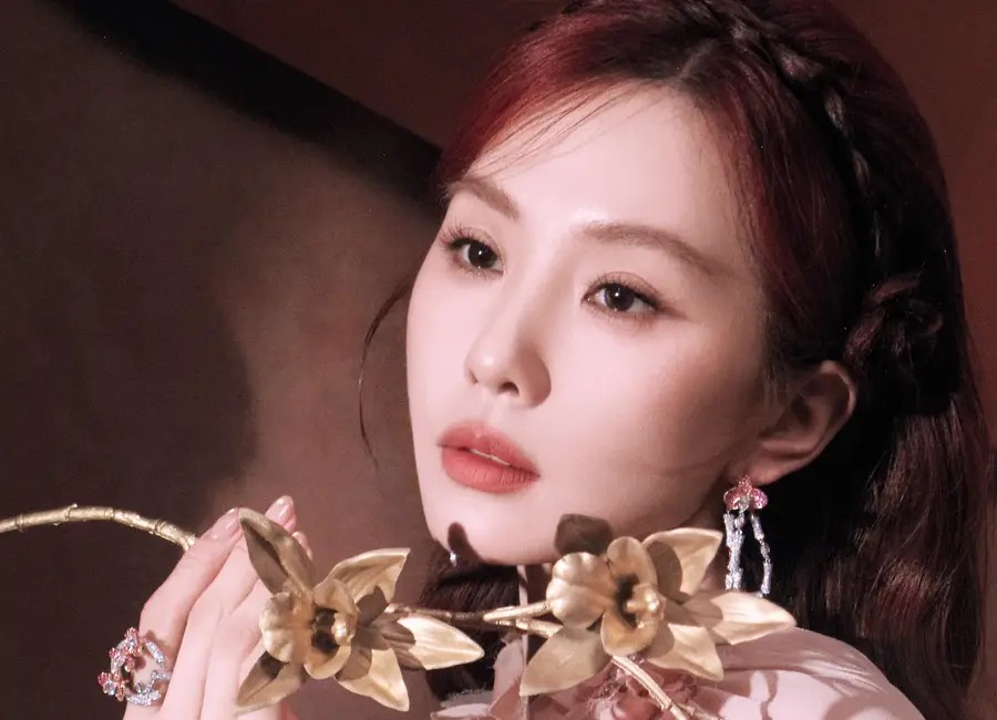 知名港星文雪儿喜升级外婆,小女儿三年抱仨,人生精彩依旧