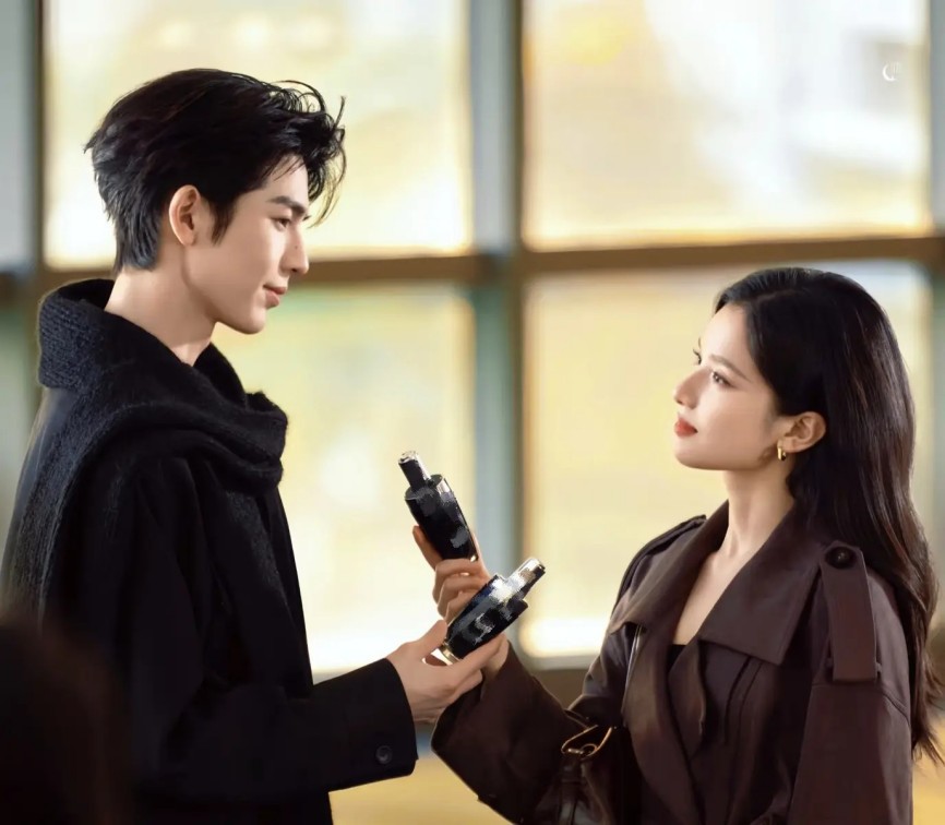 赵樱子直播间发飙怼助理“每天跑到隔壁房间睡觉”，此前曾自曝“员工见了我像见了仇人，不跟我打招呼，理都不理我”