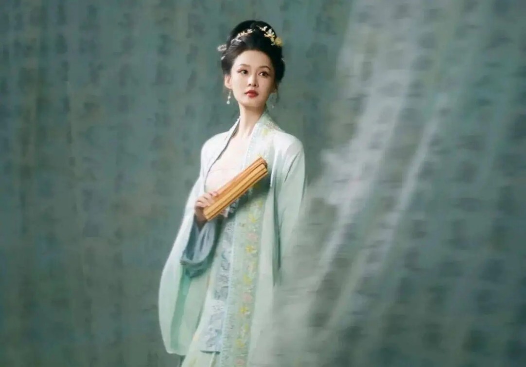 《我的山与海》首播翻车！狗血苦情拉满+硬转折不断，谭松韵遇生涯烂剧？