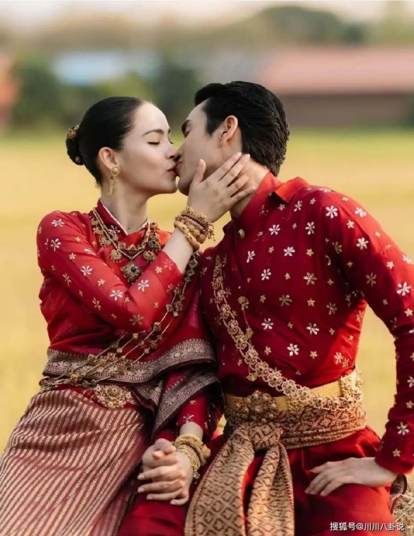 向太自曝第一份工作是做秘书薪酬2万5：“50年前，我找的工作做秘书2万5”