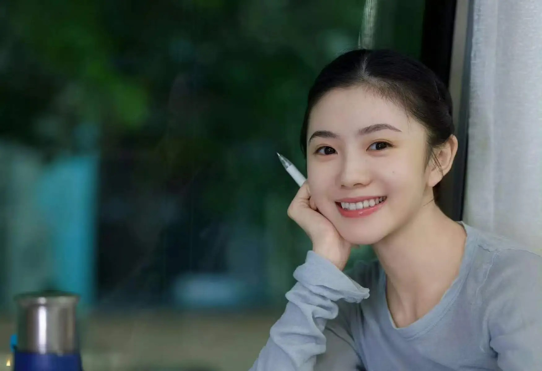 昔日港圈当红偶像跌落尘埃：欠债缠身求职碰壁，卖惨求生却遭妻子当众拆台