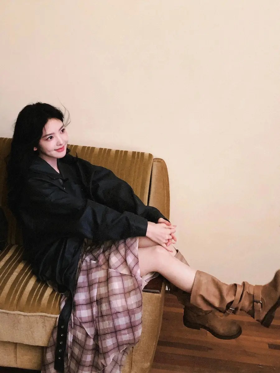 陈瑶绝美写真太惊艳！灵动颜值配火辣身段性感迷人